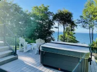 Booking Fall Now! Gorgeous View Home, Beach and ODT + Hot Tub + Dog Friendly