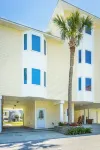 Seacliffs Gulf Views 3/3.5 Dog Friendly/Steps to beach/ Elevator - SPECIALS!