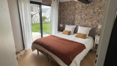 New 80 m² apartment with garden, quiet, walking distance to port, stadiums and shops Musee d'Histoire et d'Archeologie 주변 호텔