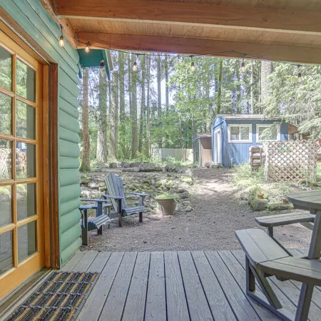 Cozy with Modern Comforts, EV Charger, Huge Fenced Yard, Last Minute Feb Deals