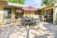 Central Omaha Pool w/ Spa Oasis + Fire Pit + 3 Living Rooms Hotels in West Omaha