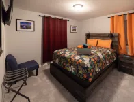 Pet Friendly, Modern Smart Home close to Airports & Stadiums