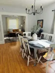 The Broadway Cottage - Great Bend Downtown(Pet Friendly)