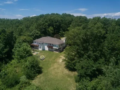 Sunridge Retreat is a secluded cabin in Luray, VA for large family and friends Hotels near Skyland