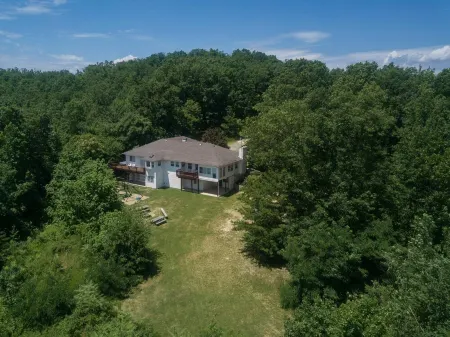 Sunridge Retreat is a secluded cabin in Luray, VA for large family and friends