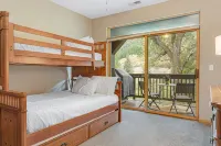 Cozy Beaver Creek Getaway Minutes From Ski Lift!