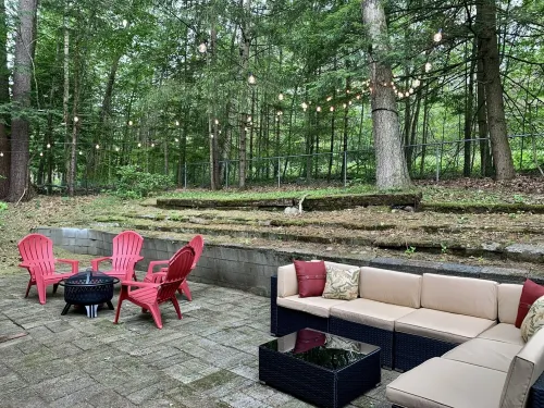 Rustic Log Cabin - Walking Distance to Village!