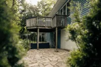 Charming 4-bedroom house in Lake Geneva with WiFi and AC.