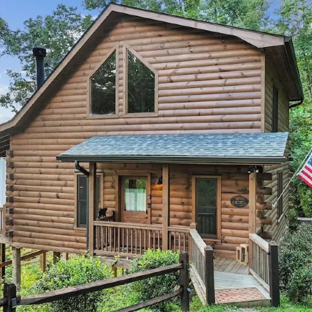 Knotty Bear: Cozy Cabin, Breathtaking Mountain Views, Hot Tub, Fire Pit