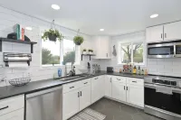 Renovated Hidden-Gem Minutes from Downtown Denver with coffee bar