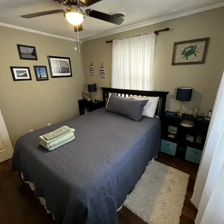 COZY COMFORT between the bay and the ocean.