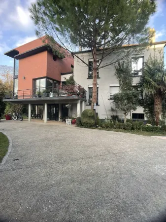 Contemporary near Paris