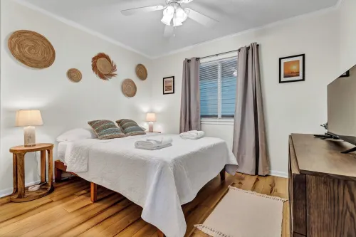 Swell Life at CB ~ 1/2 block to the beach w/ pool!