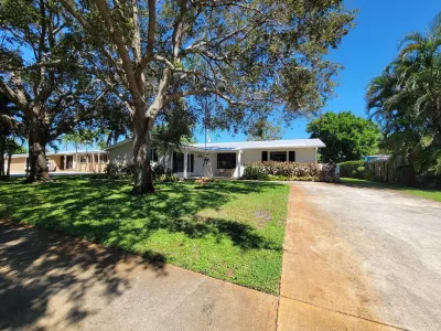 Indulge in Florida's finest living! A dream awaits you in this beautiful home. Отели рядом с достопримечательностью «John D. MacArthur Beach State Park»