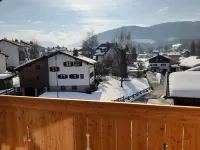 Bright, comfortable and tastefully furnished DG apartment with south-facing balcony فنادق في Hausham