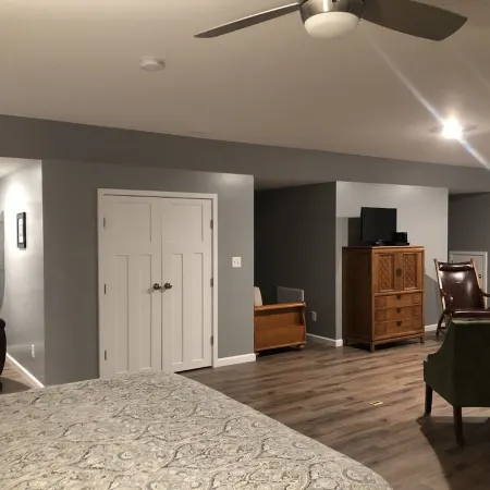 Newly Constructed Second Floor Modern Studio Apartment Unit 2 ~ Sleeps 6