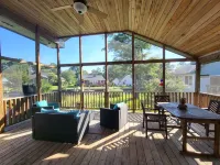 Waterfront Retreat فنادق في River Bend