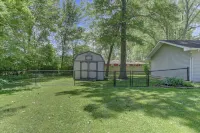 Dunes Homestead - Near Dunes + Lake + Dog Friendly - Wi-Fi