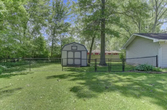 Dunes Homestead - Near Dunes + Lake + Dog Friendly