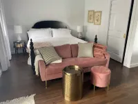 Top of the Hill-Cozy 1 bed/1 bath cottage, less than one mile to downtown. Hotels near Koa