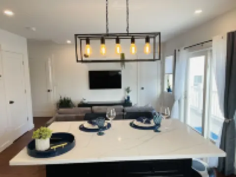 Brand new! Lovely apartment-Vineyard Haven