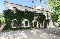Charming rural house with swimming pool 3 km from the city of Granada. parking Hotel in zona Aeroporto di Granada