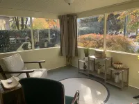 Cozy Cottage on Canton Street just steps away from nightlife, shopping and parks Hotels in Roswell