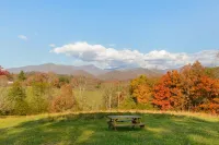 Epic Views! Immaculate Modern Cabin Just 10 Min. From Downtown!