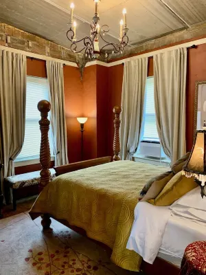 The Artist's Loft 123  s Washington -Walk to Interstate Park Hotels near Eric's Canoe & Kayak Rental