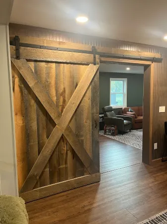 Cozy Cabin - walking distance to town and 10 minutes to Bromley. Pet friendly! Отели рядом с достопримечательностью «Даттон Фарм Станд»