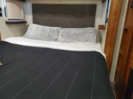 Luxury RV nested in a country setting,  Only 9 minutes from Sanford airport!