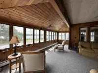 ⭐️NO SHARKS here! 🦈 NO BRIDGE traffic! 🚘 ONSET, MA is all tranquility. 🧘‍♀️