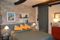 Ancient rock house with garden,situated in the centre,with view of Umbria Hotels in Corciano