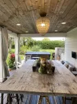 Cutchogue Farmhouse Estate with hot tub and gardens, walk to beach & vineyards