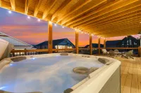 NEW! 6 Bedrooms, Indoor & Outdoor Pools, Hot Tub, Game Rm, Theater Rm, Lake View