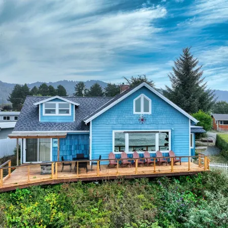 Oceanfront Rustic Sunset Cabin with Stunning Ocean Views & Staircase to Beach!