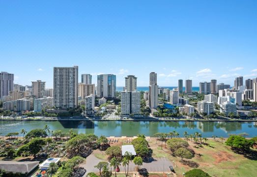 STUNNING HONOLULU PENTHOUSE