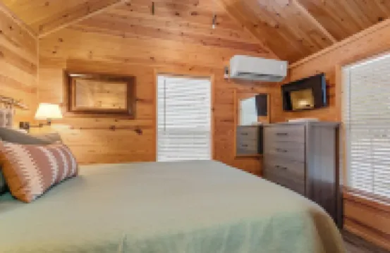 Cozy Tiny Cabin with a View!!