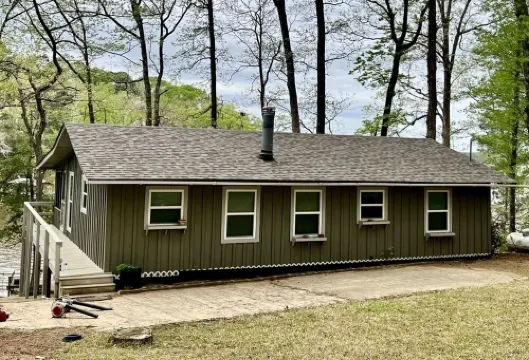 Cozy Cabin with Screened Porch and Fishing Dock on Lake D'Arbonne