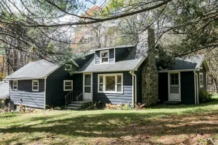 Vintage Country Home with Games, BBQ & Trails, & 20 Min to Hudson