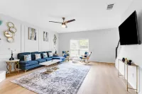 Pool retreat 5BA 2.5BA 4 King bed near lake - Boutique