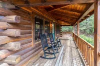 Cozy Cabin with Hot Tub; 5 miles to Harrahs Casino