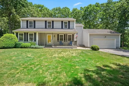 Misquamicut Beach House, Just 1 Mile From the Ocean!