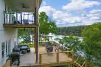 Lakefront Luxury Retreat, Kayaks, Game Room, Firepit, Pool Table & Private Dock