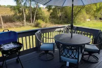 Charming 3-bedroom house in Pleasant Oak Grove with AC, WiFi Hotels in Oak Grove