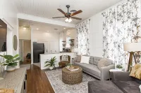 3 bedroom Luxury Cottage in Downtown and Near LSU