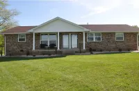 Central Retreat D, NEW, Close to Everything! 윌슨 카운티 호텔