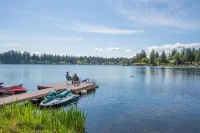 Lakefront 2 bedroom retreat