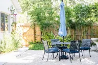 A 3-bedroom/2 bath, fully-renovated home with a resort-style pool and spa. Các khách sạn gần Lake Worth Playhouse