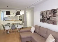 Spacious apartment renovated with a modern style, located in the Pza. Ourense major
